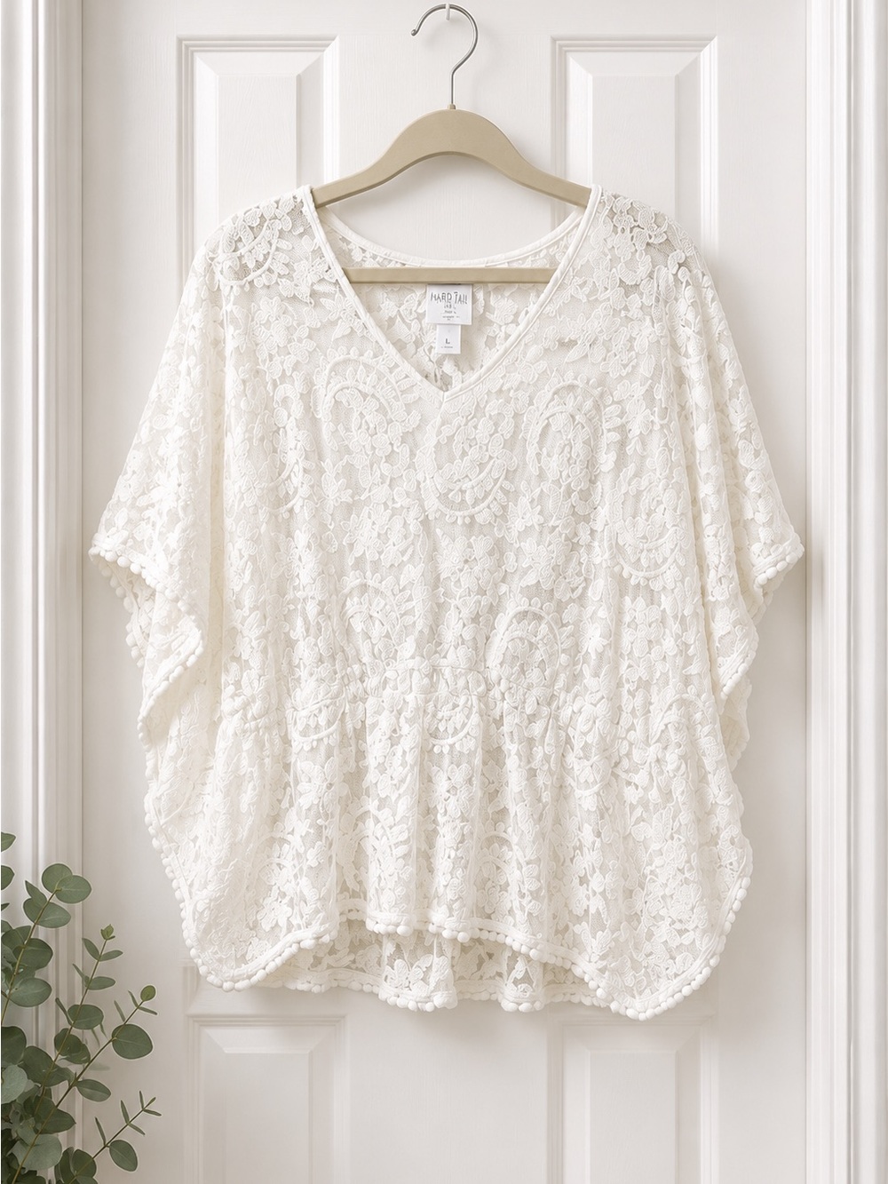 Hard Tail Thick White Lace Bat Wing Top in Excellent Condition, Size Large